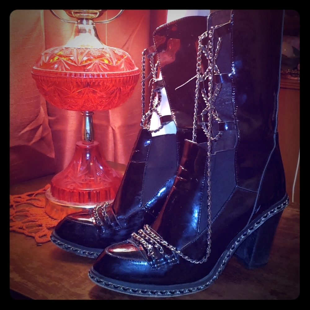 Chain boots size 8